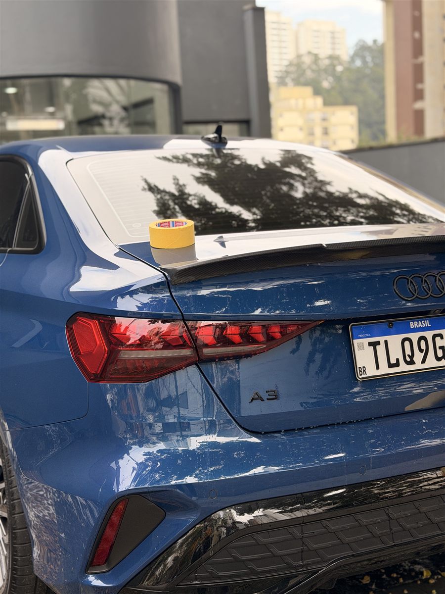 Preparo para pintura automotiva com mascaramento